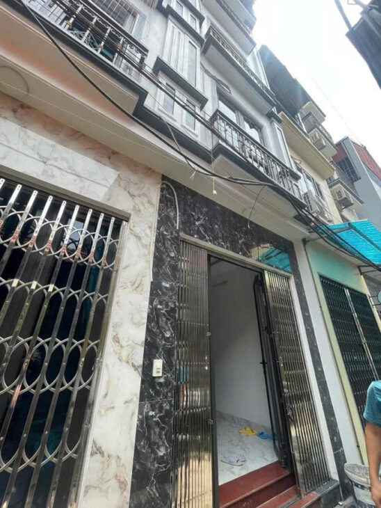 NHÀ ĐẸP MỚI KÍNH KOONG Ở NGAY- Ô TÔ ĐỖ GẦN – 35M RA TRỤC CHÍNH – KINH DOANH NHỎ – 5 TẦNG NỘI THẤT