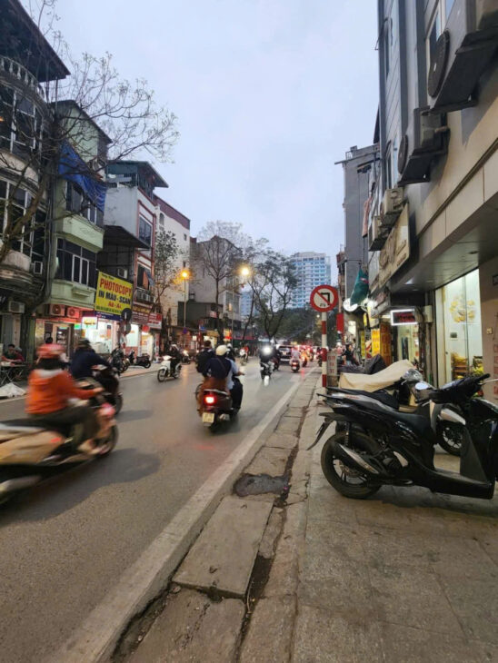 TRUNG TÂM BA ĐÌNH – MẶT PHỐ – LÔ GÓC – VỈA HÈ- Đội Cấn 25m, 4 tầng, mặt tiền 4.8m, giá 7.3 tỷ