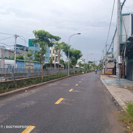 Bán nhà xưởng mặt tiền đường xe tải Thạnh Lộc, DT khủng 740m2 giá chỉ nhỉnh 36tr/m2