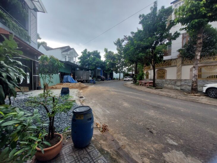 BÁN NHÀ + 3 PHÒNG TRỌ – HẺM Ô TÔ VÕ THỊ SÁU, NGAY BÊN HÔNG SIÊU THỊ GO! DĨ AN