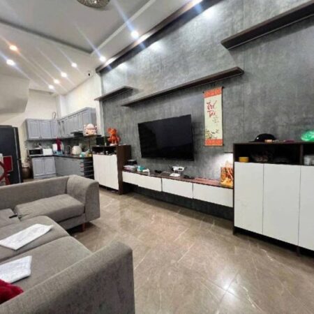 BÁN NHÀ NGỌC LÂM – 35M² x 5TẦNG – GIÁ HƠN 7 TỶ – FULL NỘI THẤT