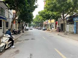 Chính chủ bán nhà mặt phố Phú Thượng 240m². Mặt tiền 18m nhà 3 tầng. Lô góc giá 48,6tỷ