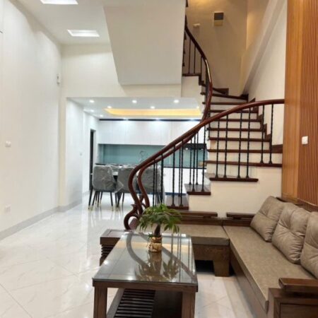 BÁN NHÀ NGỌC THUỴ- THANG MÁY- FULL NỘI THẤT- 40M-NHỈNH 9 TỶ