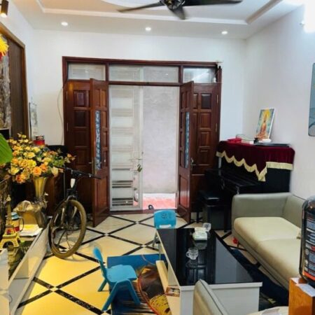 Nhà đẹp Nguyễn Trãi, ngõ nông, gàn ô tô, 4 tầng, chỉ 5,4 tỷ.
