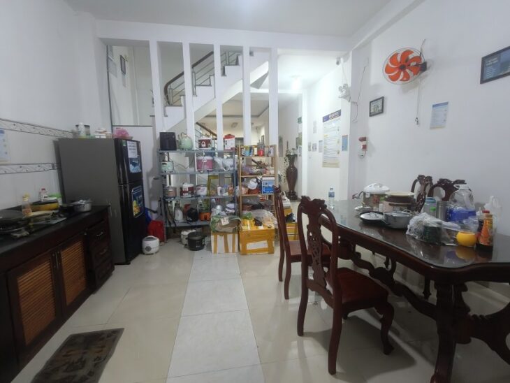 Bán nhà mặt tiền đường Số 8, Tăng Nhơn Phú, TP HCM, DT 130m2, 3 tầng, 5PN, sổ hồng. Giá 11.6 tỷ.