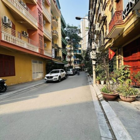 Cực đẹp! Phân lô Trung Kính, ô tô tránh nhau vỉa hè rộng, sát phố, ngõ thông các ngả, kinh doanh