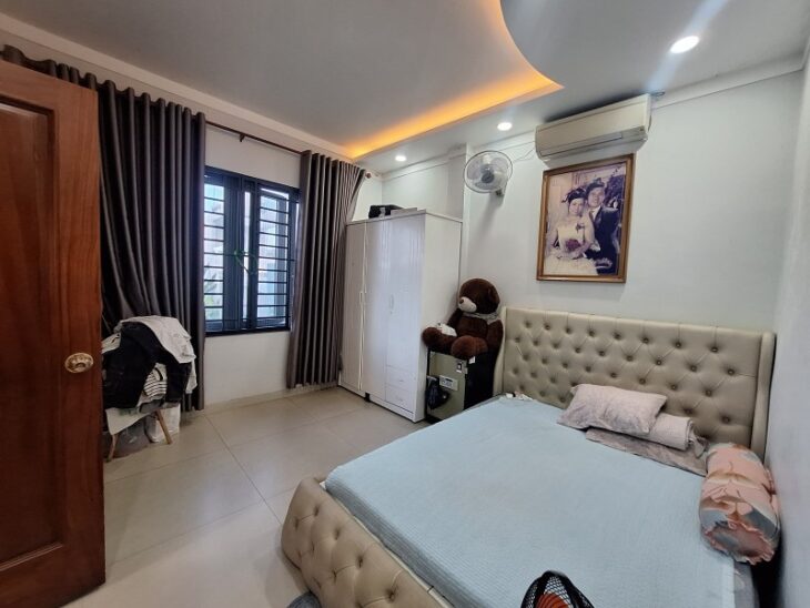 Bán nhà Phường Hiệp Bình, Đường Số 35, DT240 m2, 8x30m, 2 tầng, 9PN, SH, Giá 11.3 tỷ.