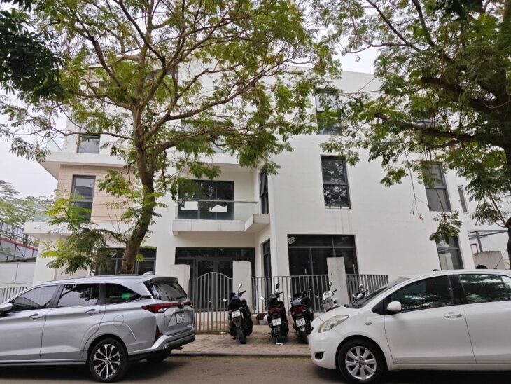 Cho thuê biệt thự Vạn Phúc, 200m2, 4 tầng, thang máy làm văn phòng, nhà ở
