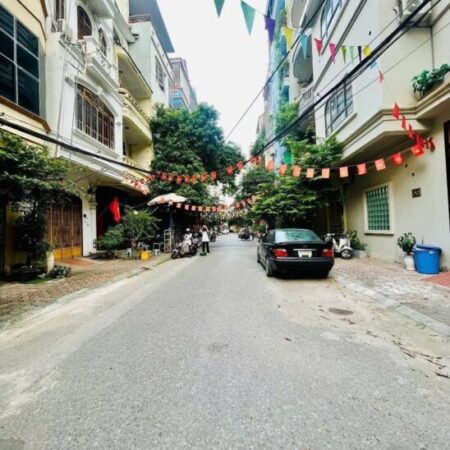 Đầu tư! Phân lô Phạm Tuấn Tài, vỉa hè ô tô tránh, ngõ thông tứ tung, mặt tiền khủng 6m, kd đỉnh