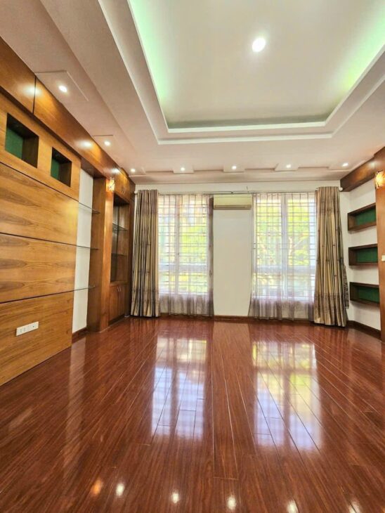 Ôtô tránh Phạm Tuấn Tài (Hoàng Quốc Việt) 58m/5Tầng/MT 5m 32 Tỷ, Ngõ To Hơn Phố