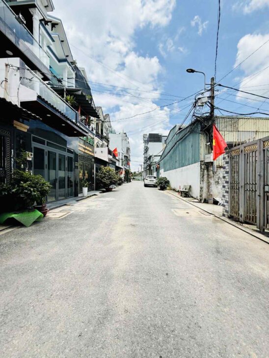 NHÀ 2 TẦNG 80M2 NGANG HƠN 5 MÉT Ô TÔ CÁCH 10M GẦN LÊ THỊ RIÊNG QUẬN 12 – GIÁP GÒ VẤP. CHỈ 3,37 TỶ TL