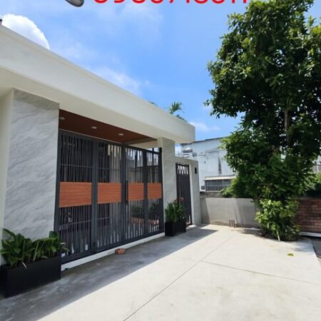 BIỆT THỰ SÂN VƯỜN NGAY TRUNG TÂM HÓC MÔN 155M2 NGANG KHỦNG 7M. GẦN CHỢ HÓC MÔN. BIỆT THỰ SÂN VƯỜN NGAY TRUNG TÂM HÓC MÔN 155M2 NGANG KHỦNG 7M. GẦN CHỢ HÓC MÔN.