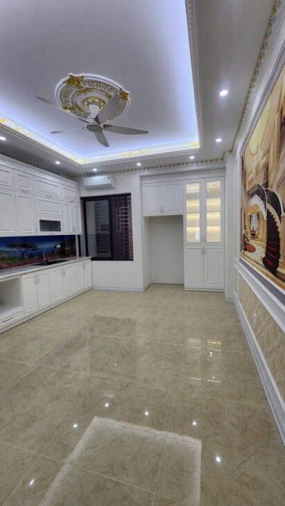 Bán nhà phân lô Phùng Chí Kiên – Cầu Giấy, vỉa hè ô tô tránh đỗ, thang máy, gara, kinh doanh,