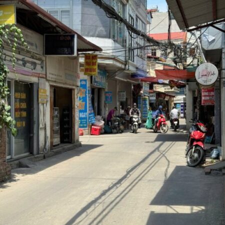 NHÀ MẶT PHỐ LAI XÁ – 1 NHÀ RA QL32 – Diện tích 40m2 – 4 tầng – giá chỉ 8,x tỷ.