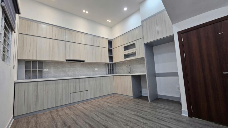 Bán nhà mặt ngõ Hoàng Hoa Thám, Ba Đình 2 nhà ra mặt phố nhà đẹp ỏ ngay 55m 5tầng 11,4tỷ