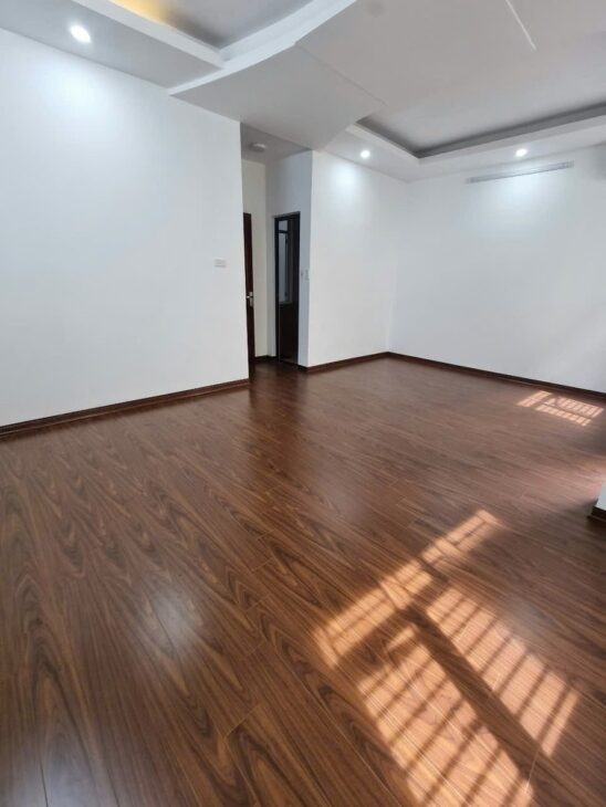 Nhà Mới 5 Tầng Trần cung gần Ngã Tư Hoàng Quốc Việt Lô Góc, Gần Phố 41m2 – 9.8 tỷ