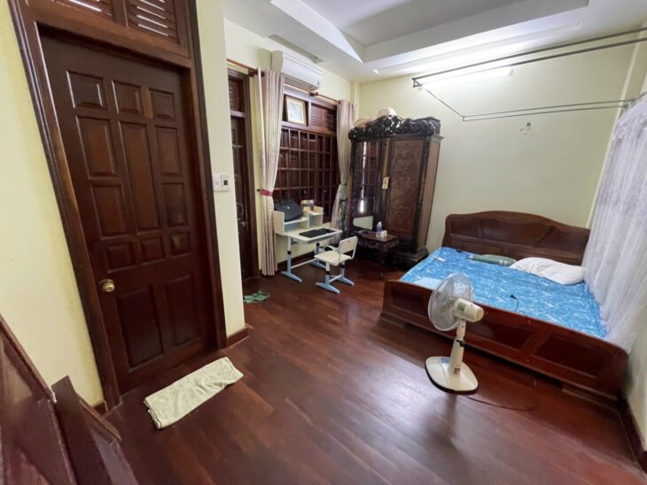 Nhà 3 tầng mặt tiền phố Tây An Thượng, cách biển Mỹ Khê 3 phút đi bộ