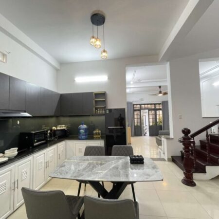 Bán nhà 2 tầng sát biển Mỹ Khê, 128m², ngang 6.8m, dòng tiền 40 triệu/tháng, giá 17.9 tỷ