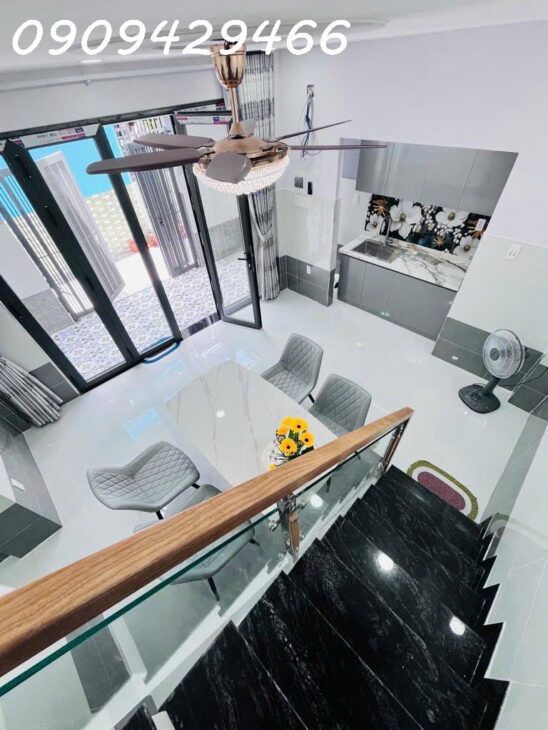 6,2 TỶ – QUẬN 7 – HẺM XE HƠI – SỔ HỒNG RIÊNG – GẦN NGUYỄN THỊ THẬP