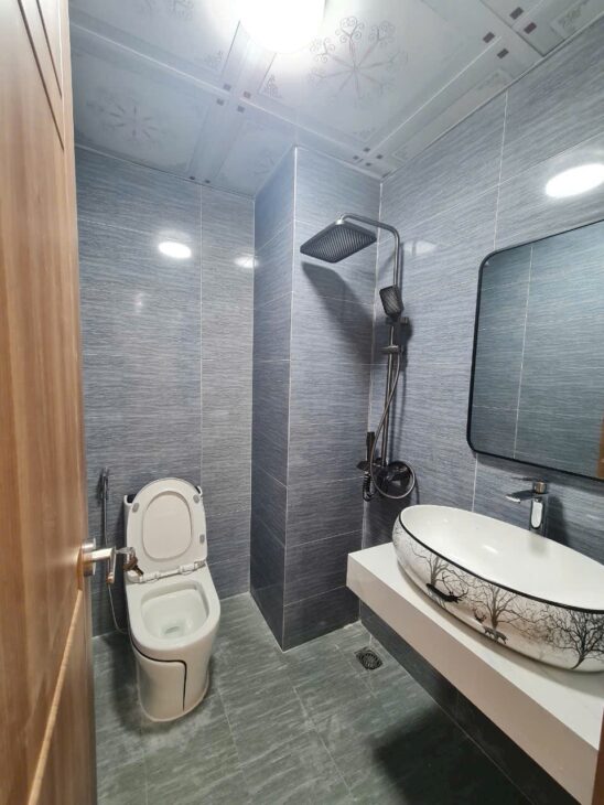 Cho thuê nhà hai cửa đi, Bách Khoa, thang máy, 100m2x 5T vỉa hè 31 Tr