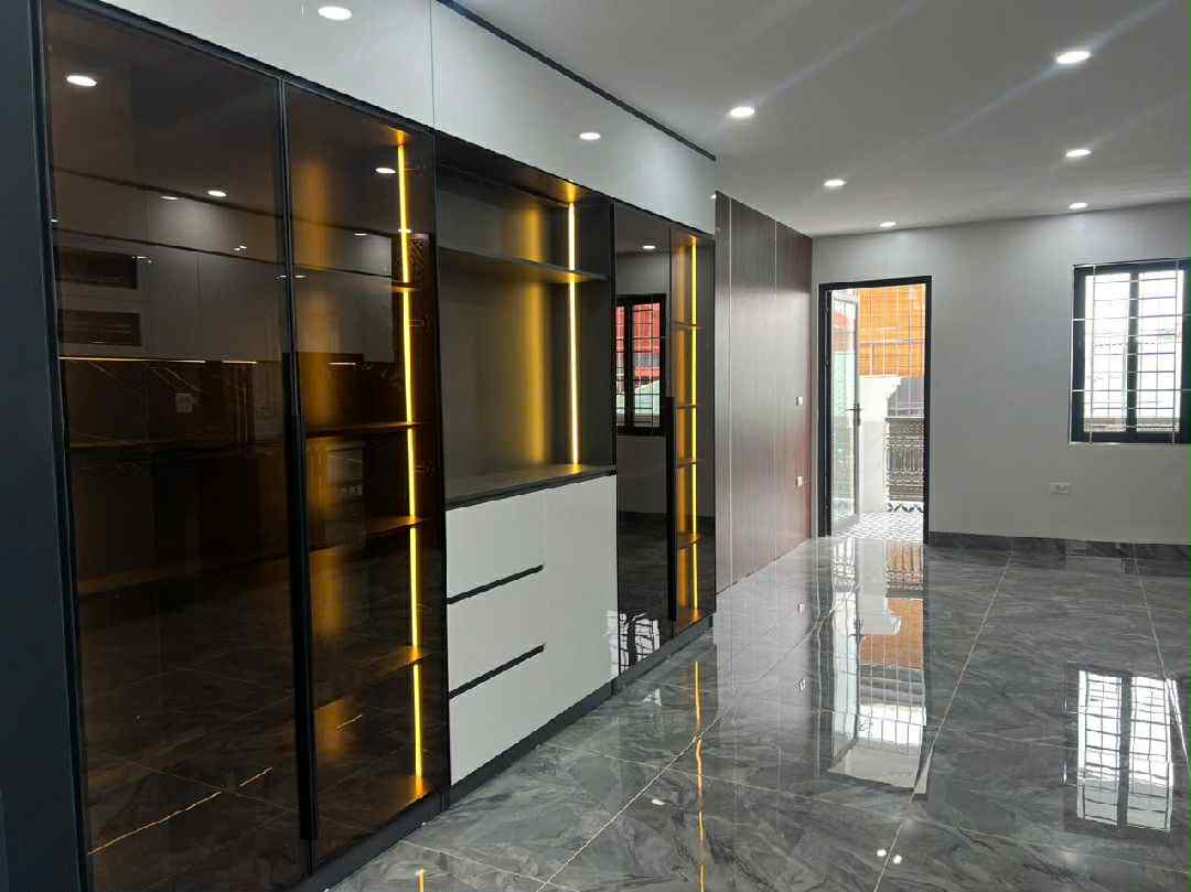 Bán nhà Hoàng Mai 56m, mới cứng, xách mông đến là ở, phân lô ô tô tránh đỗ, ngủ trong nhà, thang