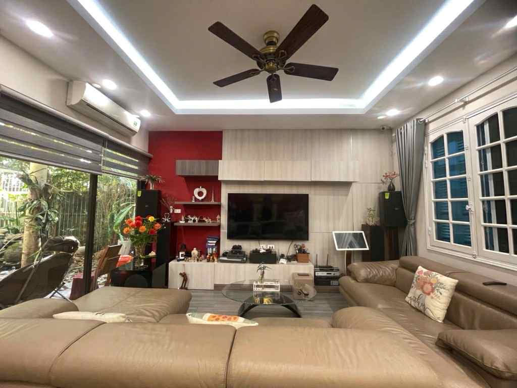 biệt thự sân vườn Hồng Tiến, 400m x 4 tầng, mặt tiền 11m, ôtô tránh, full thổ cư