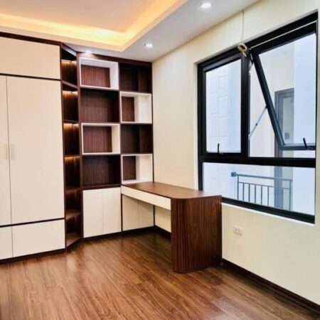 bán nhà bồ đề long biên 32m2 5 tầng ngõ gần ô tô giá nhỉnh 5 tỷ