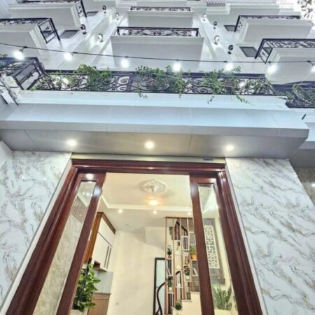 Bán nhà ngô gia tự 30m2 5 tầng xây mới gần ô tô tránh giá nhỉnh 5 tỷ