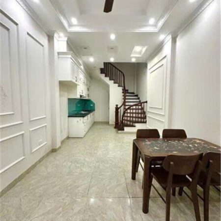 Bán nhà ngọc lâm long biên 32m2 5 tầng xây mới full nội thất giá nhỉnh 5 tỷ