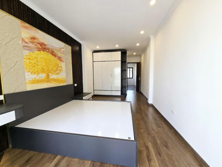 BÁN NHÀ THẠCH BÀN LONG BIÊN – 40M² – 6 TẦNG – GARA Ô TÔ – THANG MÁY –7.75TY SỔ ĐỎ CHÍNH CHỦ