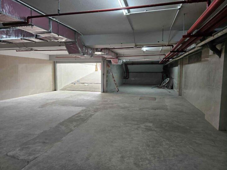 bán toà nhà văn phòng mặt phố Ngọc Thuỵ 240m x 8tầng, mặt tiền 9m, thông sàn kinh doanh
