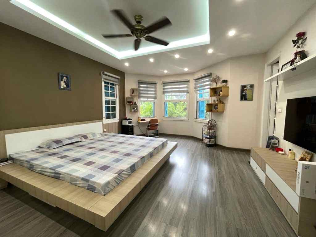 biệt thự sân vườn Hồng Tiến, 400m x 4 tầng, mặt tiền 11m, ôtô tránh, full thổ cư