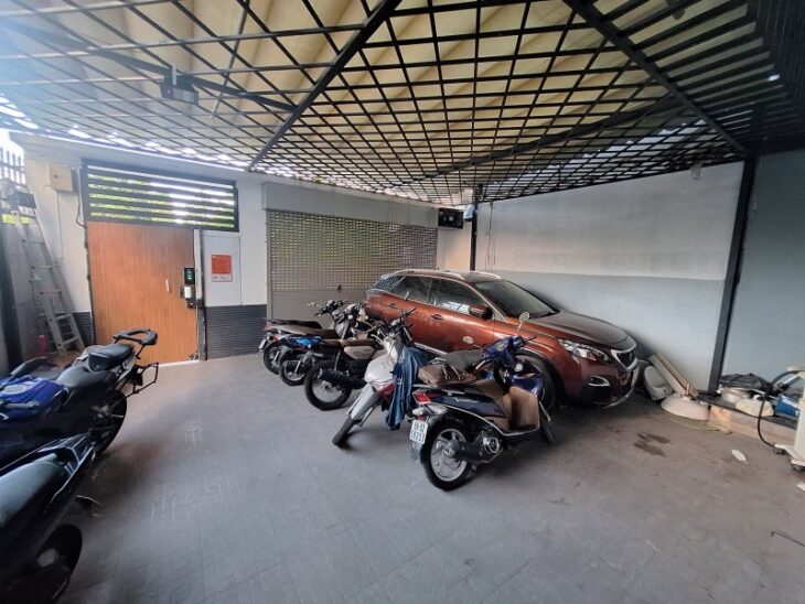Bán nhà Phường Hiệp Bình, Đường Số 35, DT240 m2, 8x30m, 2 tầng, 9PN, SH, Giá 11.3 tỷ.