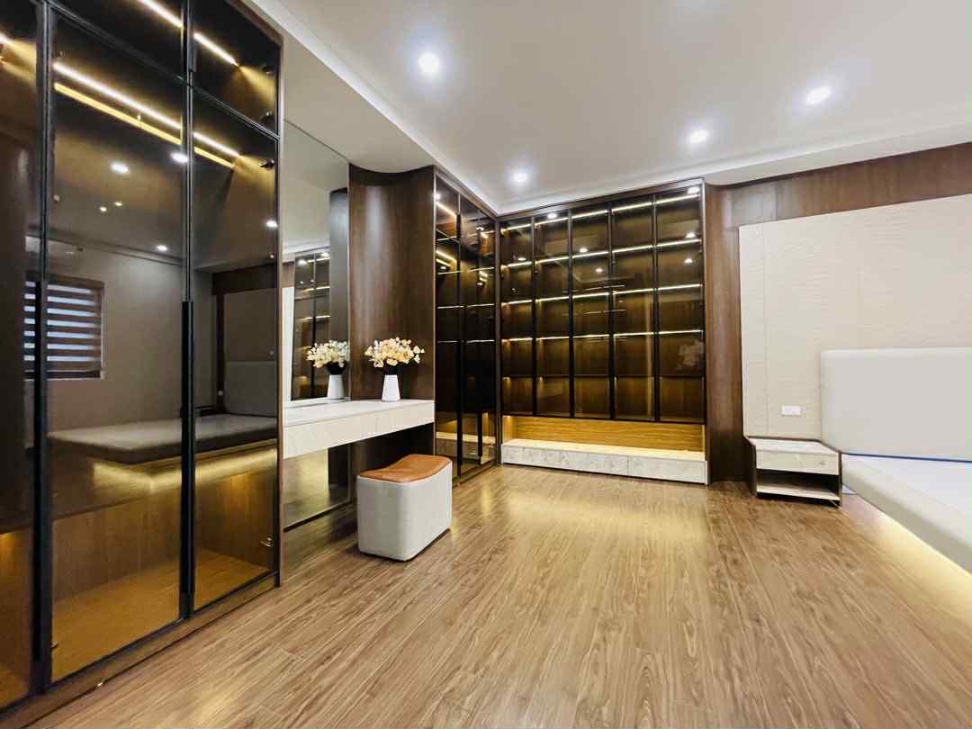 Bán nha Hoàng Mai 65m, mặt ngõ ô tô tránh, thông tứ tung, kinh doanh, thang máy êm ru, full nội