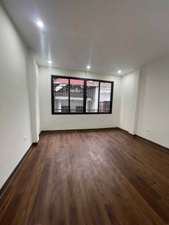 Nhà đẹp Trần Quốc Hoàn, phân lô bàn cờ, thang máy, ô tô tránh vào nhà, ở ngay, kinh doanh tấp nập