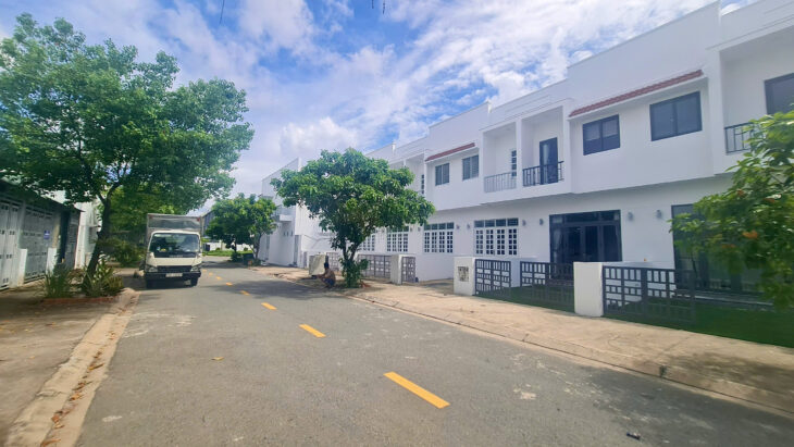 Nhà phố KCN Phước Đông SỔ SẴN SANG TÊN NGAY Vy KAH