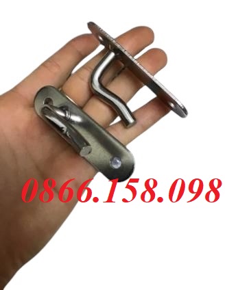 Công dụng của móc treo bạt inox trong vận chuyển hàng hóa