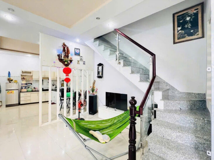 Nhà Mới 2 Tầng Gần Biển – Giá Chỉ 2 Tỷ 950 . diện tích 52m² Ngang 5.2m