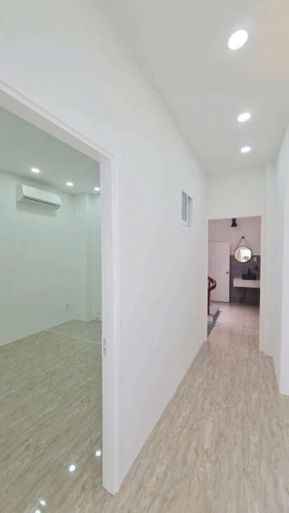 Cho thuê nhà Mặt Tiền Kinh doanh cạnh bên Chợ Đầm, Tp Nha Trang