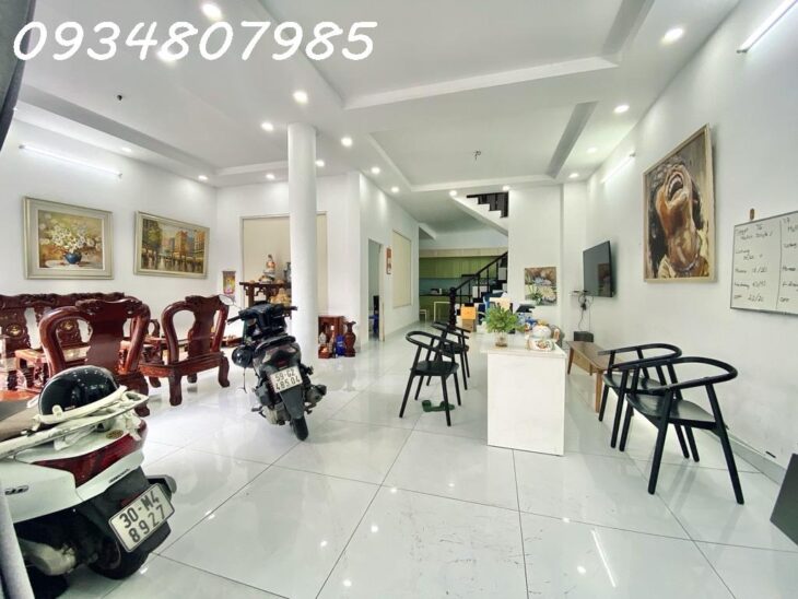 Nhà to như Biệt Thự, Hẻm ô tô quay đầu, 130m2 ngang 8mx18, 3 tầng btct sát trường chinh