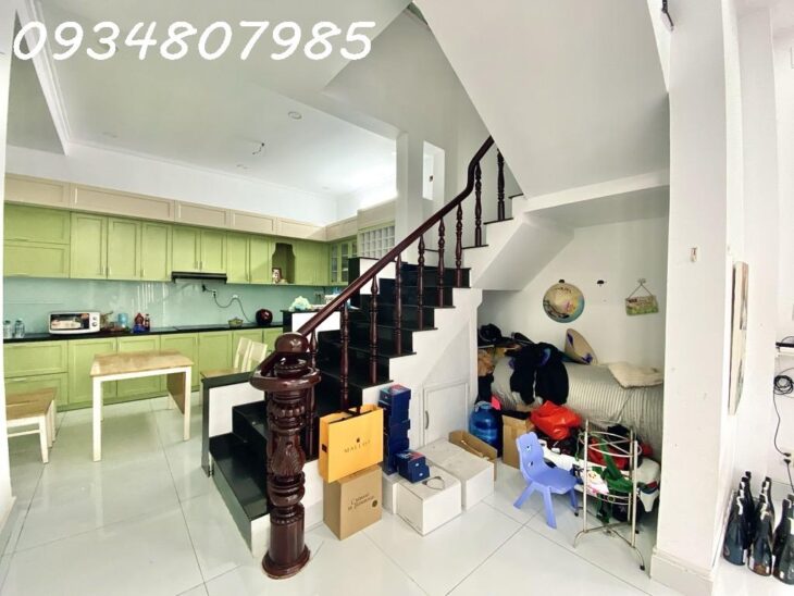 Nhà to như Biệt Thự, Hẻm ô tô quay đầu, 130m2 ngang 8mx18, 3 tầng btct sát trường chinh