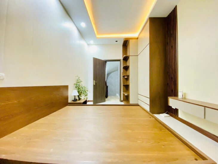 Ô tô đỗ cửa trung tâm Thanh Xuân 32 m, 6 tầng, 4 ngủ, phân lô quân đội,ko quy hoạch, sổ đỏ sẵn