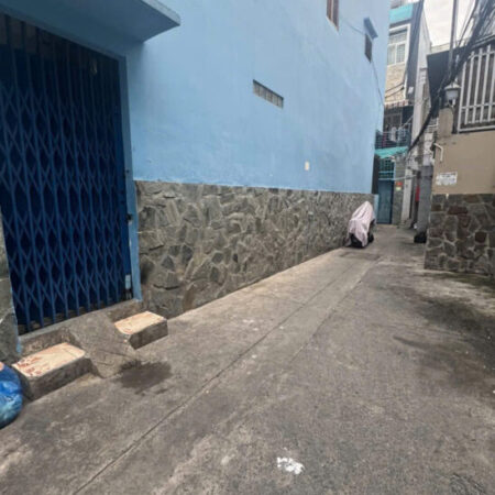 SÁT MẶT TIỀN XE HƠI Q4 DIỆN TÍCH 57 M2 CÓ 70 TRIỆU M2