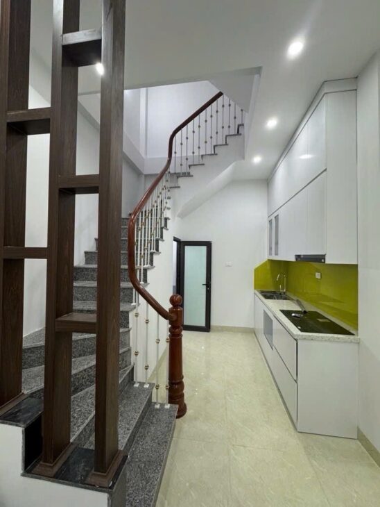 HOÀNG HOA THÁM 31M GIÁ 8,2 TỶ,CÁCH PHỐ 20M,NGÕ THÔNG,SỔ ĐẸP,FULL NỘI THẤT