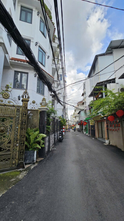 Mặt tiền Nguyễn Cảnh Chân giao Nguyễn Trãi P. Nguyễn Cư Trinh Q1 HƠN 300 TRIỆU M