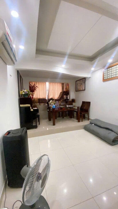 Mặt tiền Nguyễn Cảnh Chân giao Nguyễn Trãi P. Nguyễn Cư Trinh Q1 HƠN 300 TRIỆU M