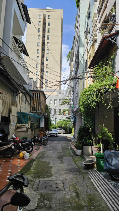 HẺM XE HƠI ĐẠI LỘ TRẦN HƯNG ĐẠO NGANG 4.5 X14 ĐÚC BÊ TÔNG Q1 DƯỚI 300 TRIỆU M2