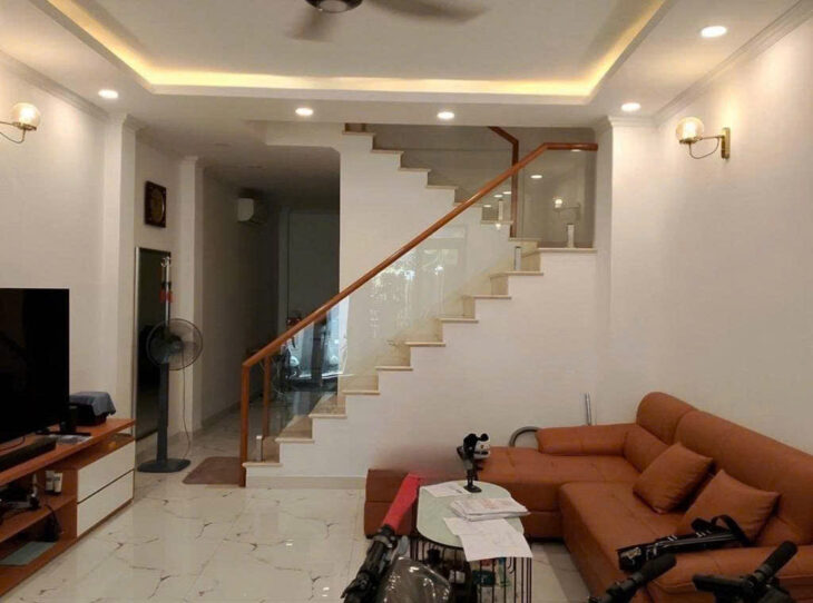 HẺM XE HƠI ĐẠI LỘ TRẦN HƯNG ĐẠO NGANG 4.5 X14 ĐÚC BÊ TÔNG Q1 DƯỚI 300 TRIỆU M2