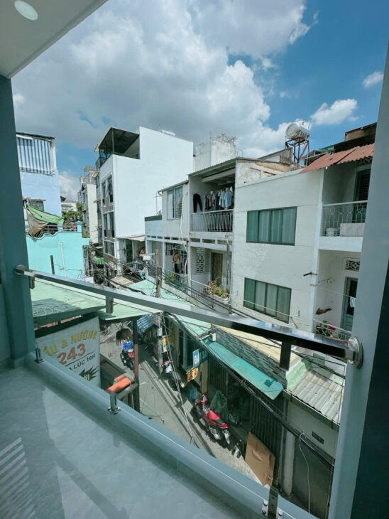 SÁT MẶT TIỀN VĨNH KHÁNH Q4 NGANG 3.5 DÀI 14.5 NHÀ MỚI ĐÚC BÊ TÔNG 100 TRIÊU M