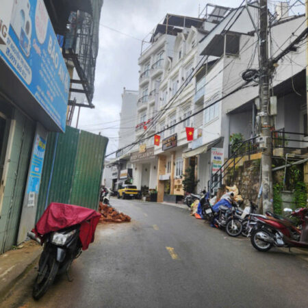 NHÀ MĂT TIỀN ĐƯỜNG NGUYỄN THI NGHỊ NGHĨA ĐÀ LẠT